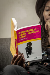 Article : Comment Manu Kahoyomo interroge le f&eacute;minisme africain sous le prisme de la soumission f&eacute;minine